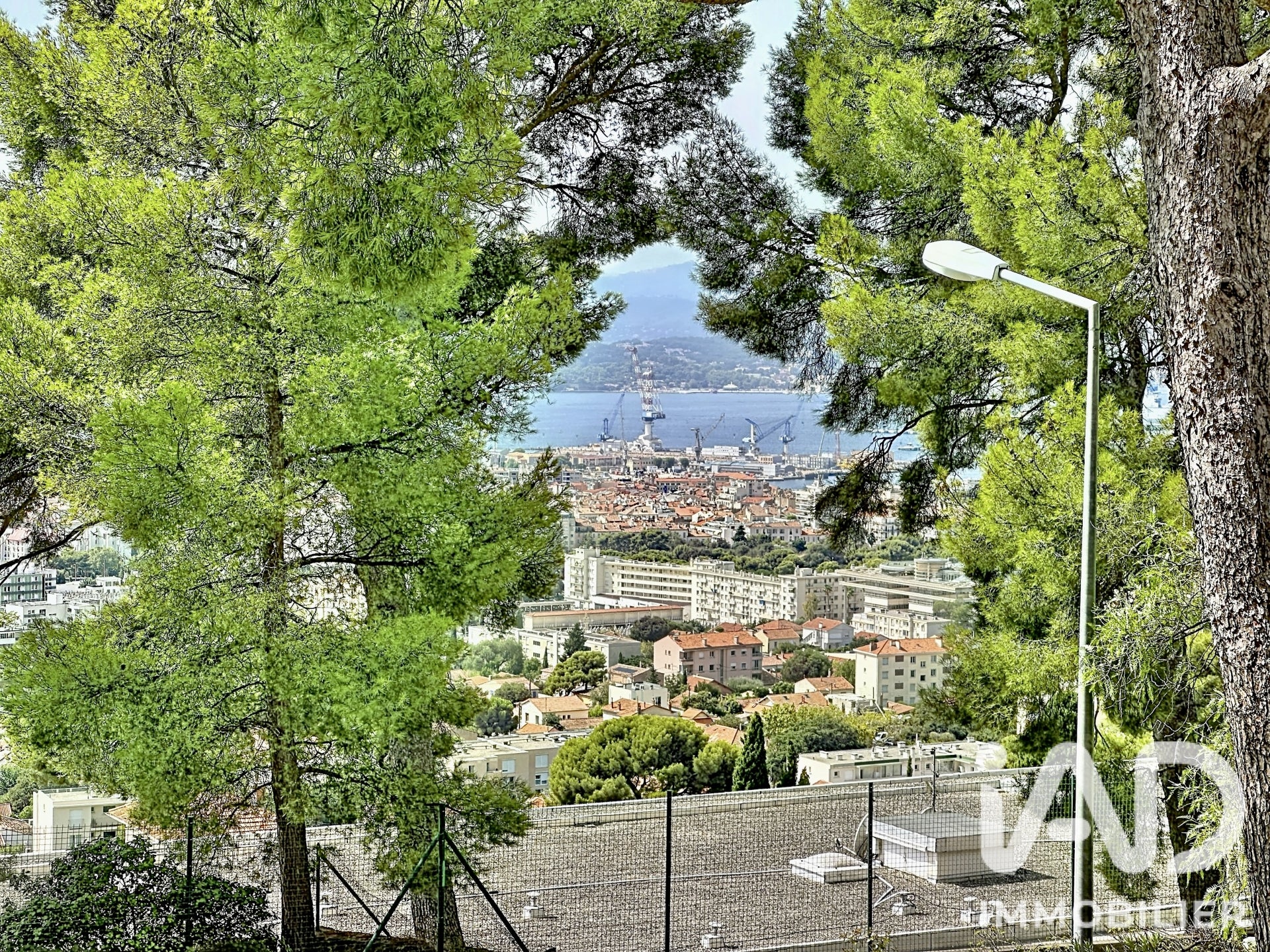 Flat Corniche Marius Escartefigue in Toulon
