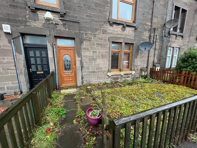 Flat Errol Road in Invergowrie