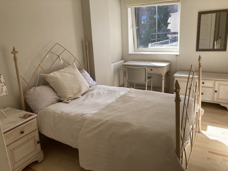 Room Douglas Street in City of Westminster