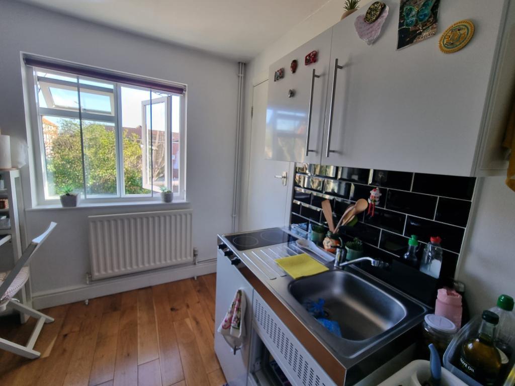 Flat Westway in Greater London