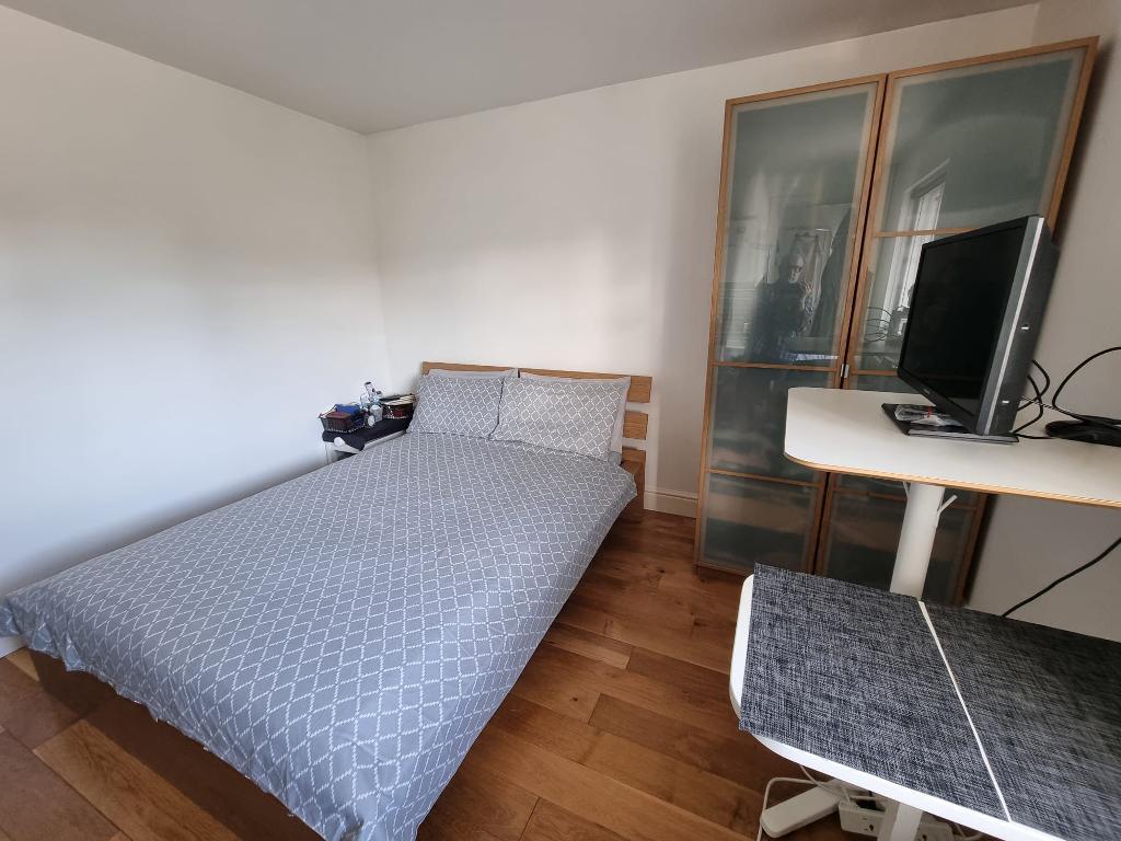 Flat Westway in Greater London