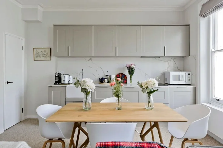 Flat Moreton Street in City of Westminster