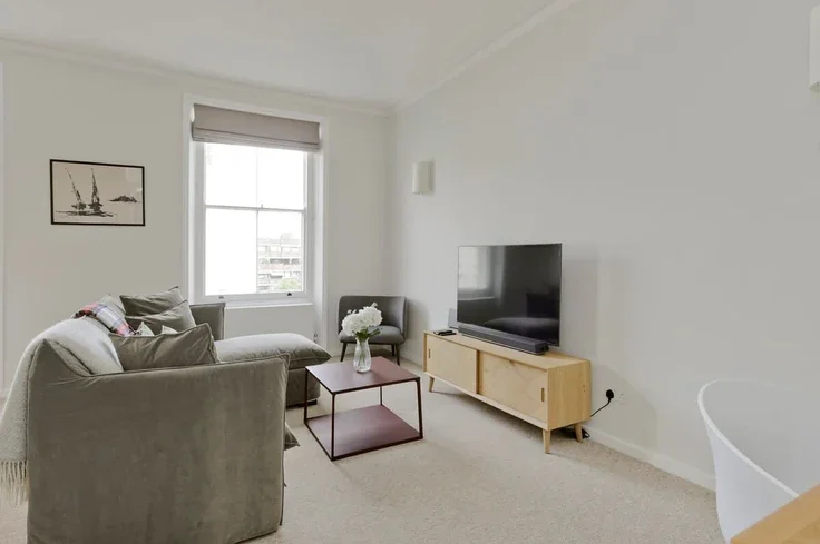 Flat Moreton Street in City of Westminster