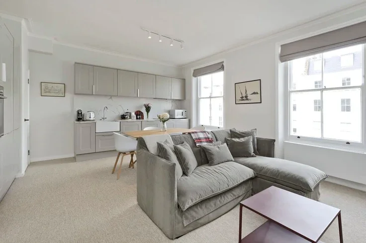 Flat Moreton Street in City of Westminster