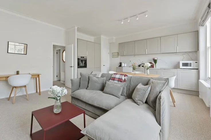 Flat Moreton Street in City of Westminster