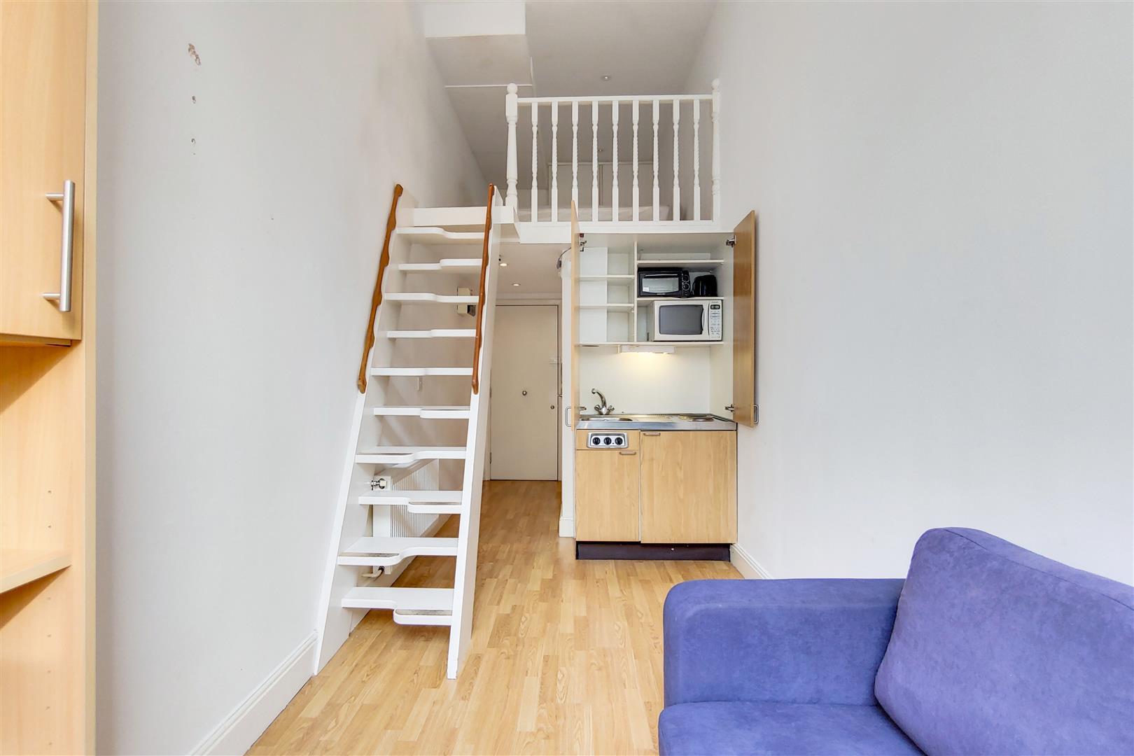 Flat Southwell Gardens in Greater London