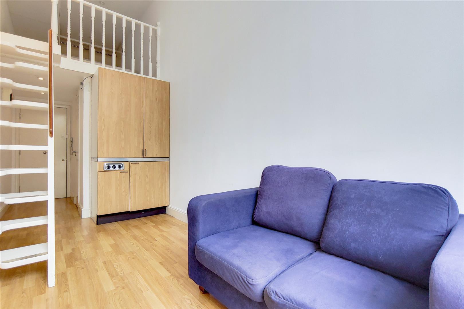 Flat Southwell Gardens in Greater London