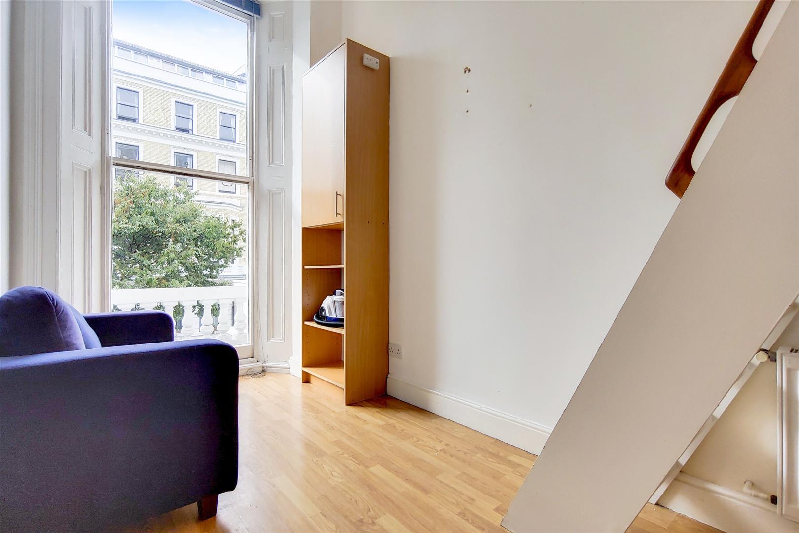Flat Southwell Gardens in Greater London
