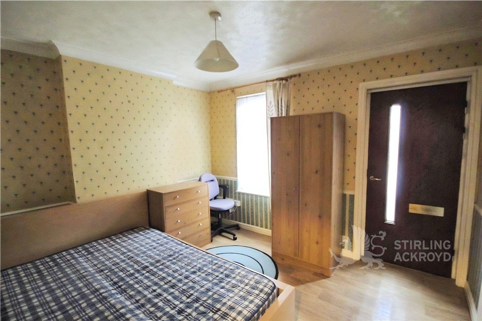 House Walnut Tree Close in Guildford