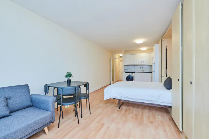 Flat Finchley Road in Greater London