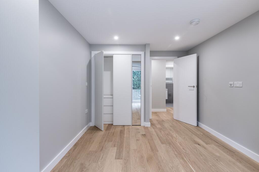 Flat Cobden Mews in Greater London