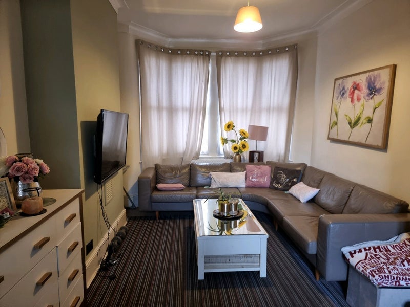 Room Colchester Road in Greater London