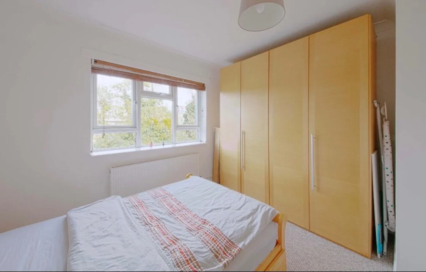 Room Courtlands in Maidenhead