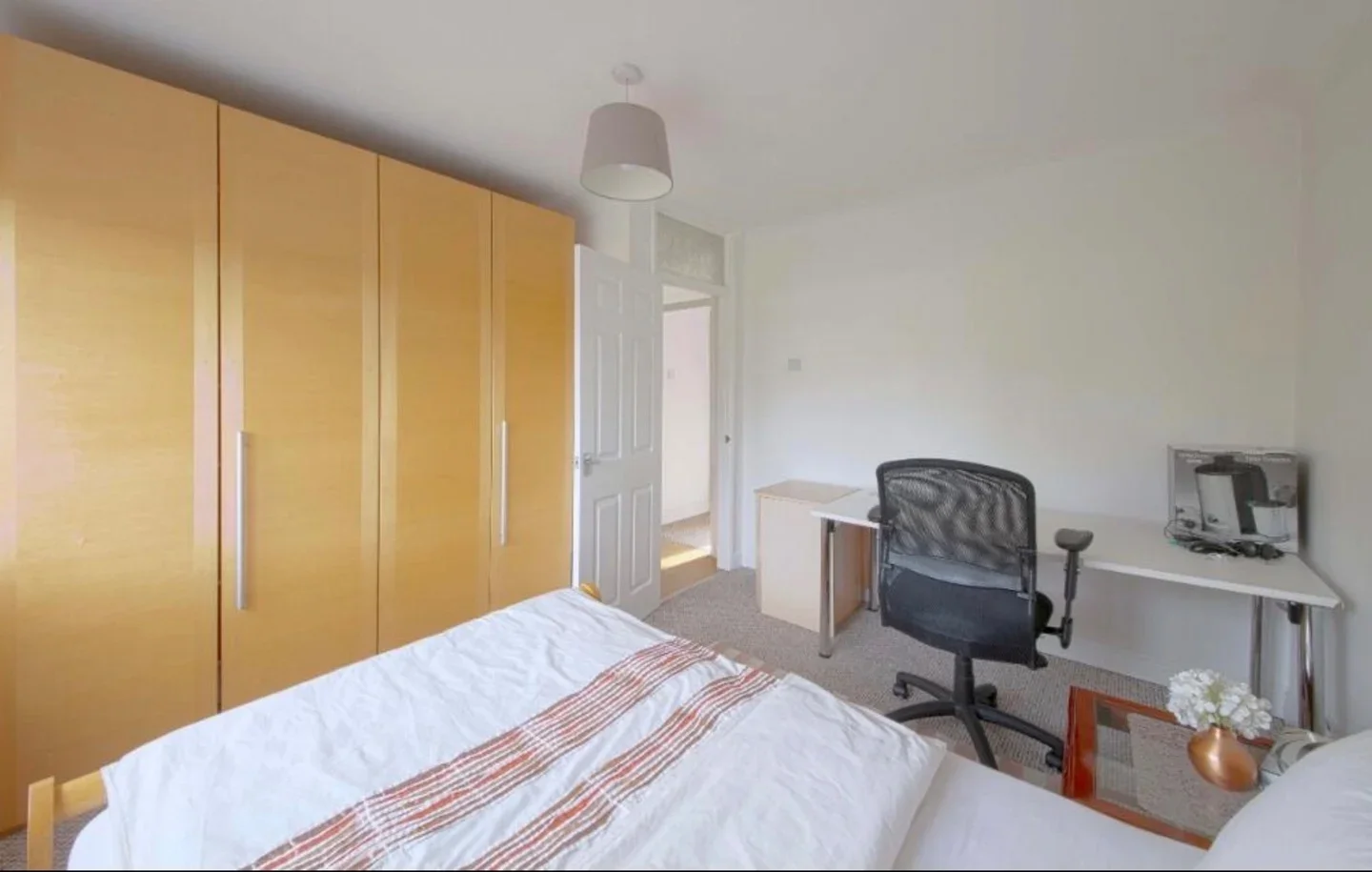 Room Courtlands in Maidenhead