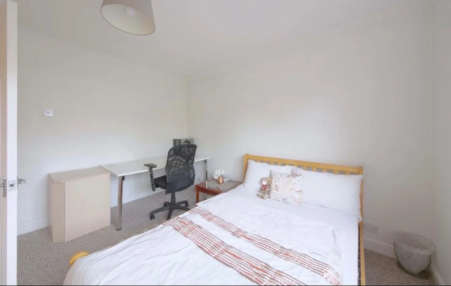 Room Courtlands in Maidenhead