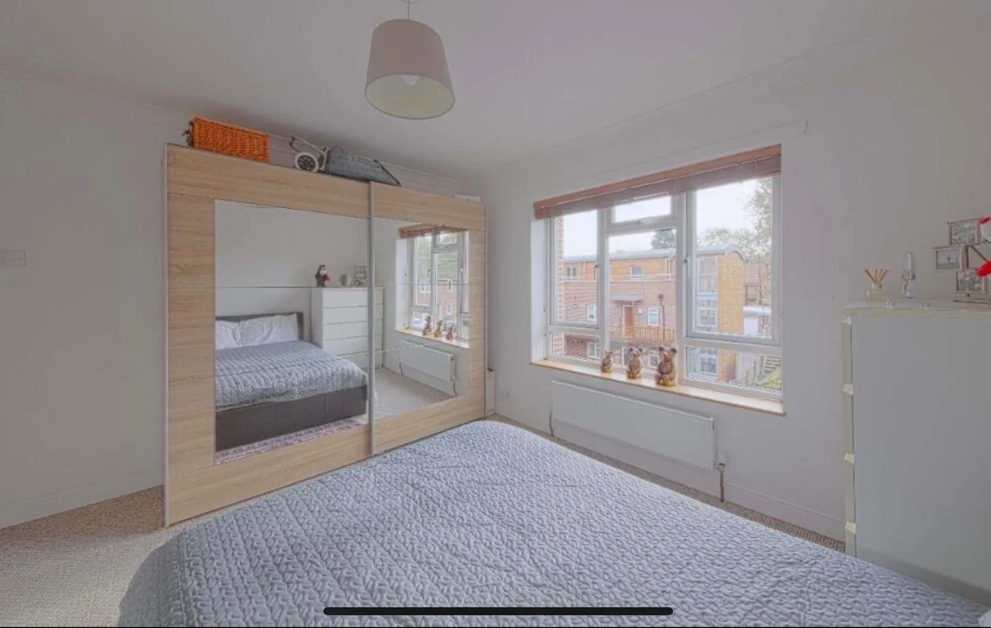 Room Courtlands in Maidenhead
