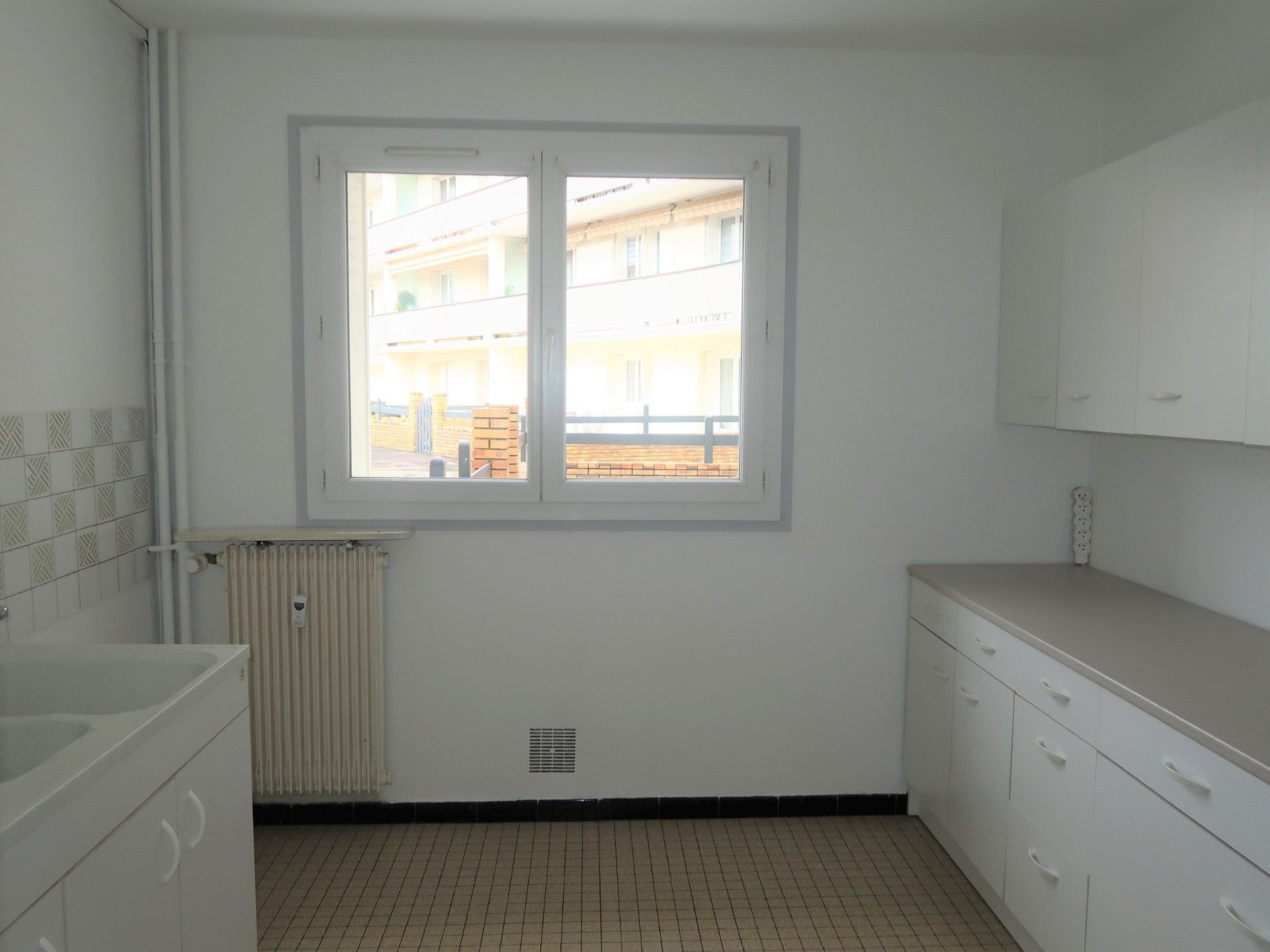 Flat Rue Porte Réale in Beaumont