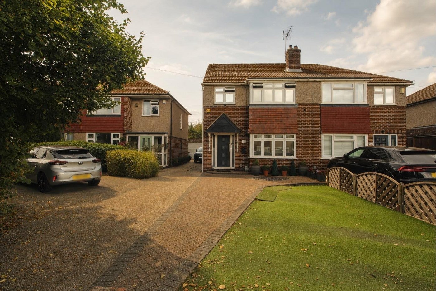 House Longlands Close in Cheshunt