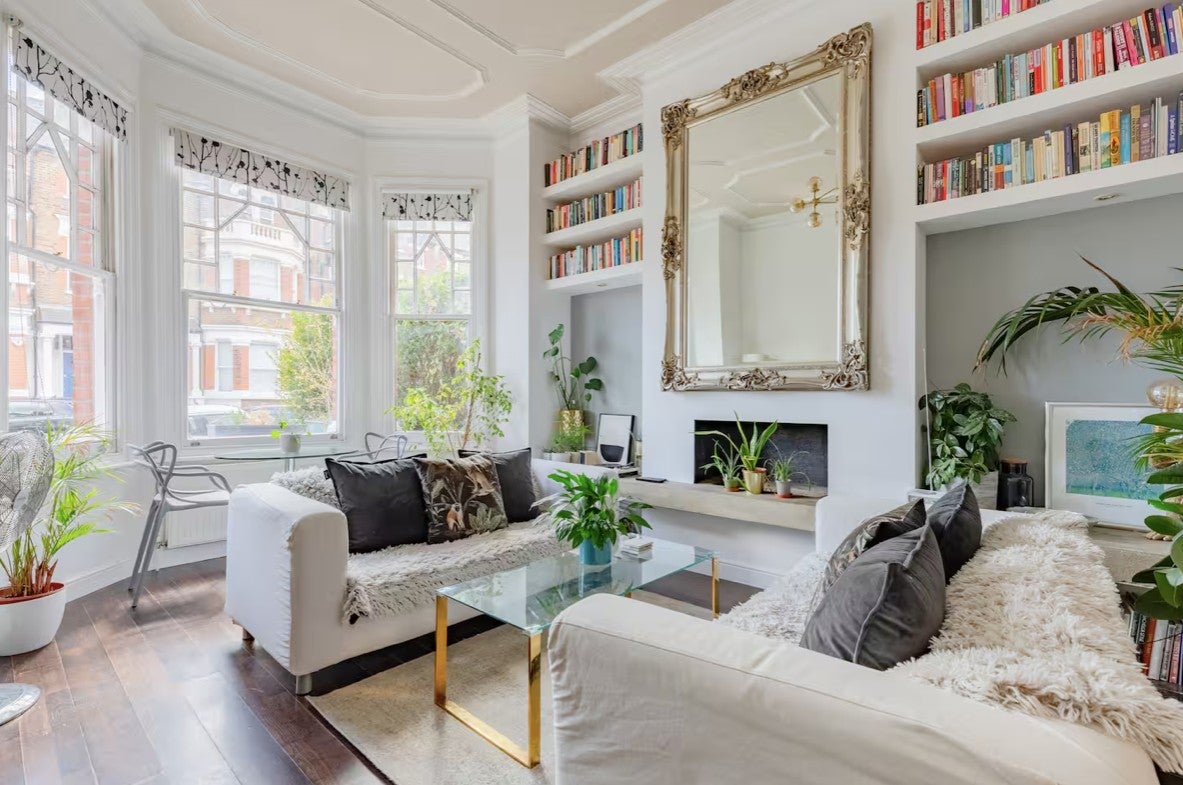Flat Gondar Gardens in Greater London