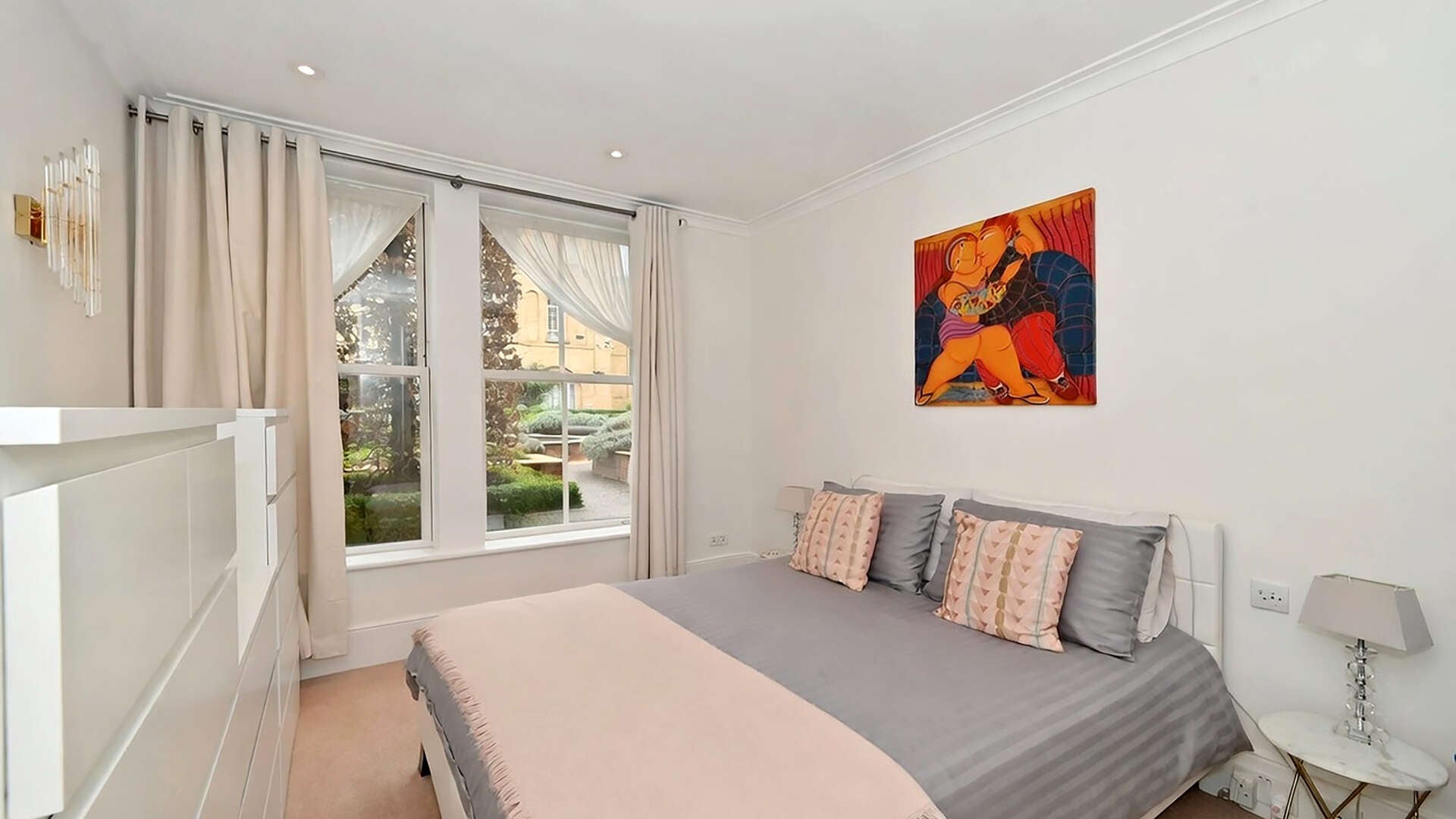 Flat Hollywood Road in Greater London