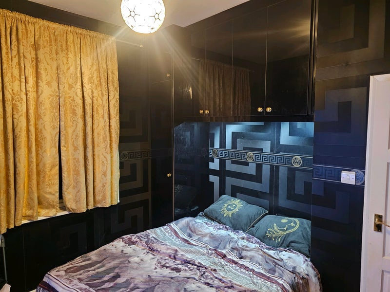Room Cameron Road in Greater London