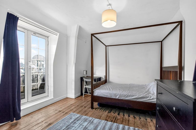 Flat Harmood Place in Greater London