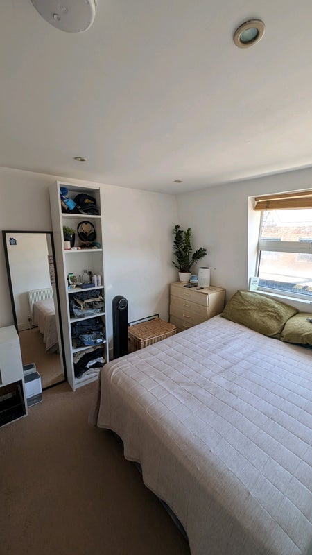 Room Kingsland Road in Greater London