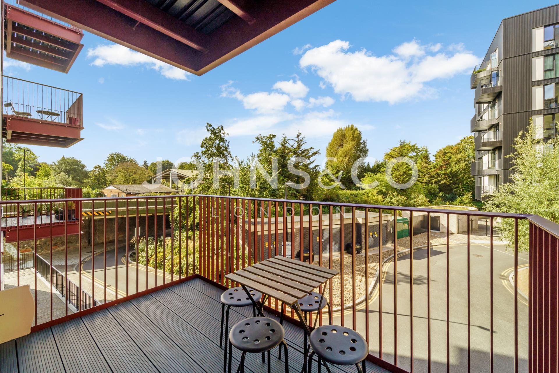 Flat Bradshaw Yard in Greater London