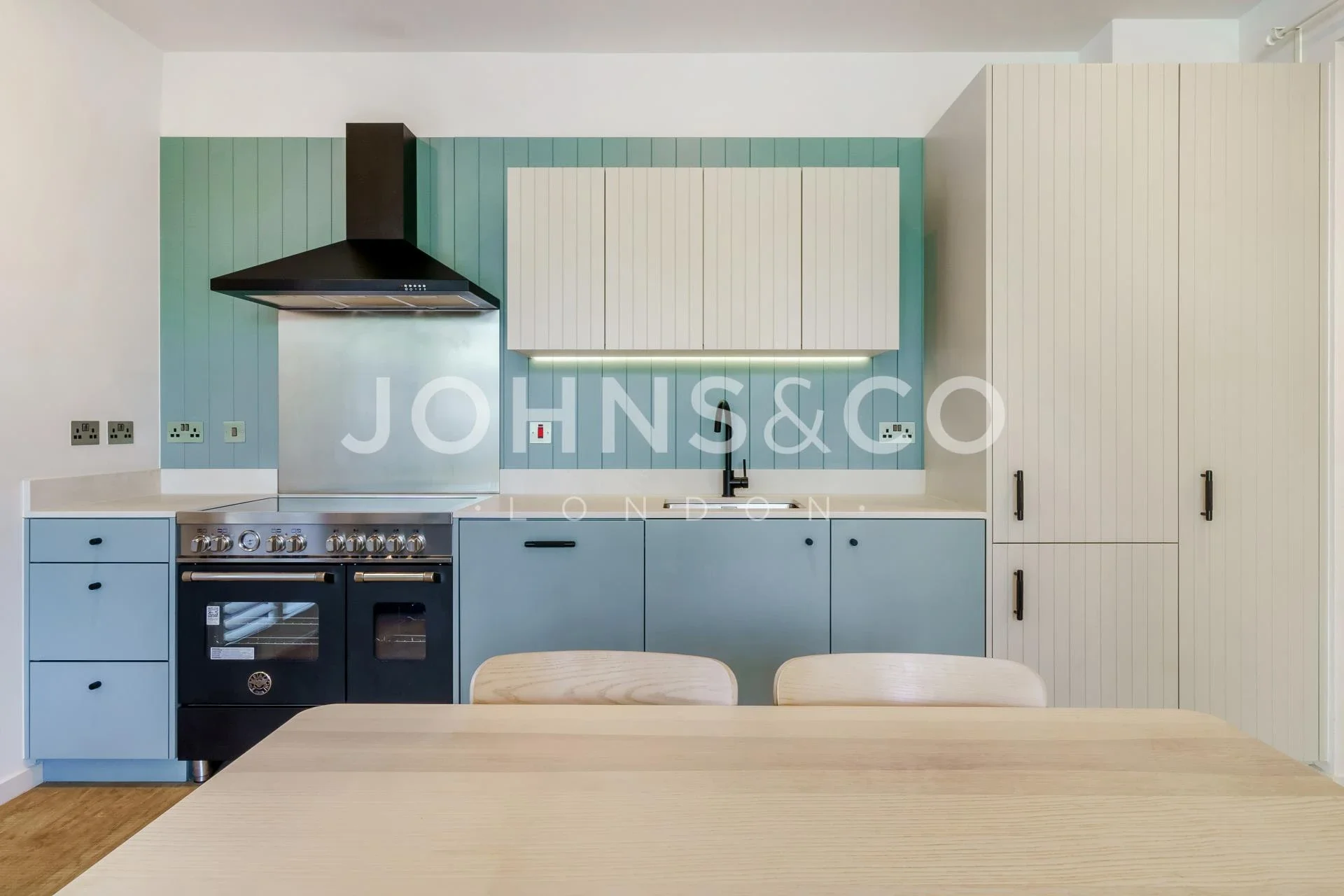 Flat Bradshaw Yard in Greater London