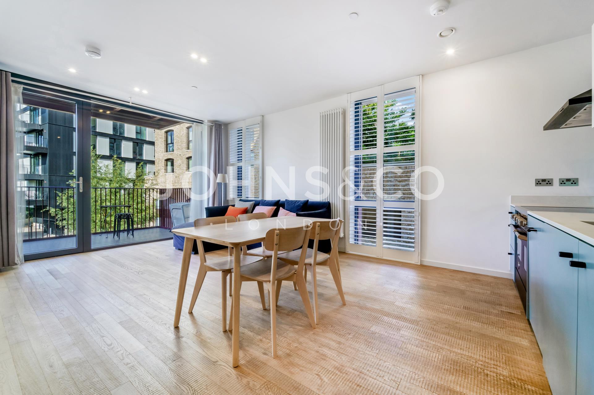 Flat Bradshaw Yard in Greater London