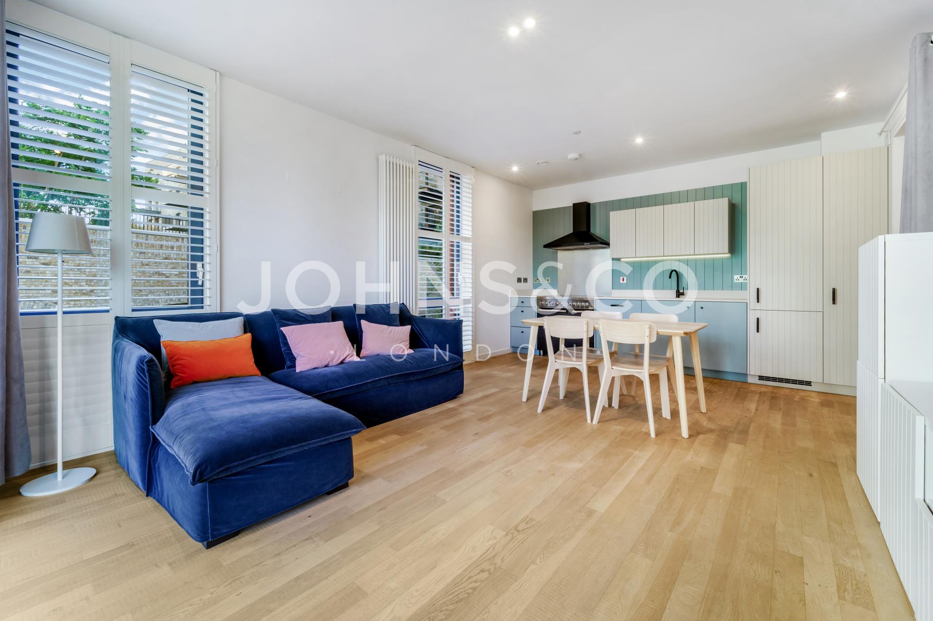 Flat Bradshaw Yard in Greater London