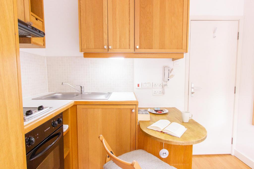 Room North Gower Street in Greater London