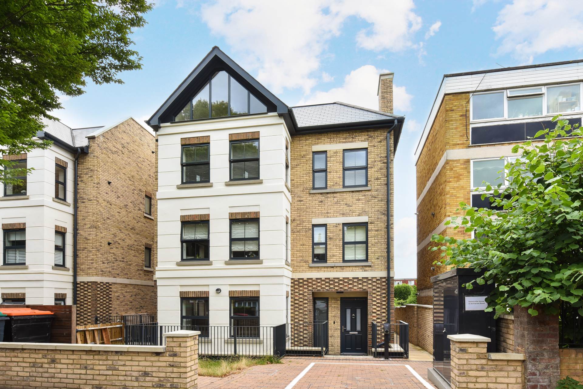 Flat Somerset Road in London
