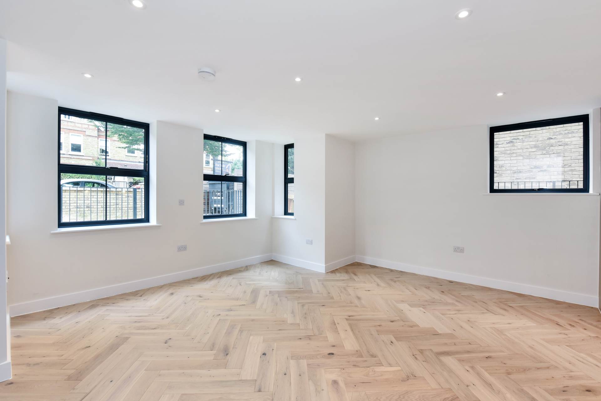 Flat Somerset Road in London