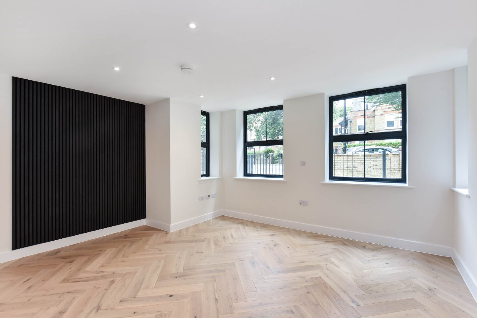 Flat Somerset Road in London