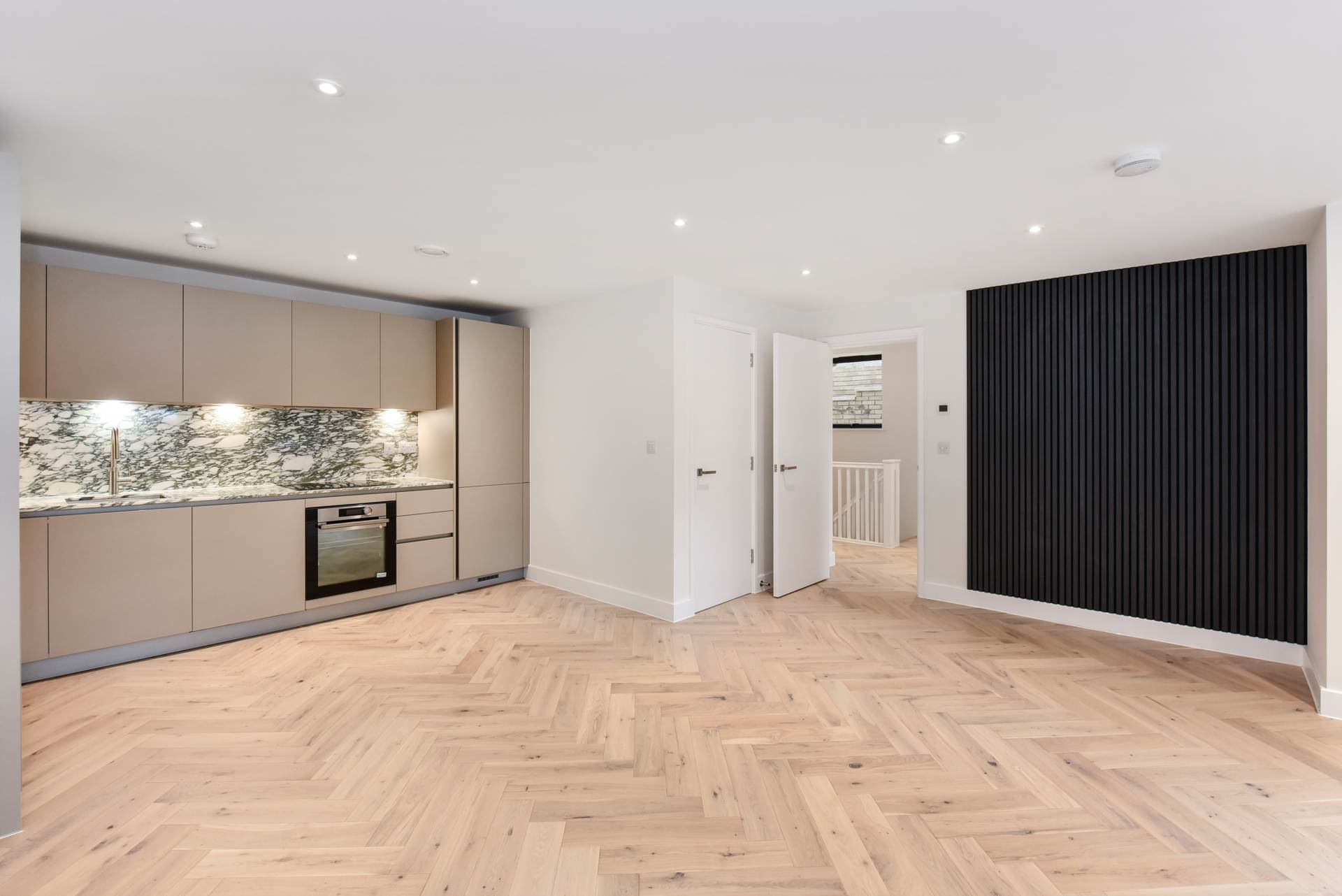 Flat Somerset Road in London