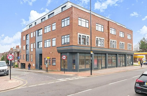 Flat Portland Road in Greater London