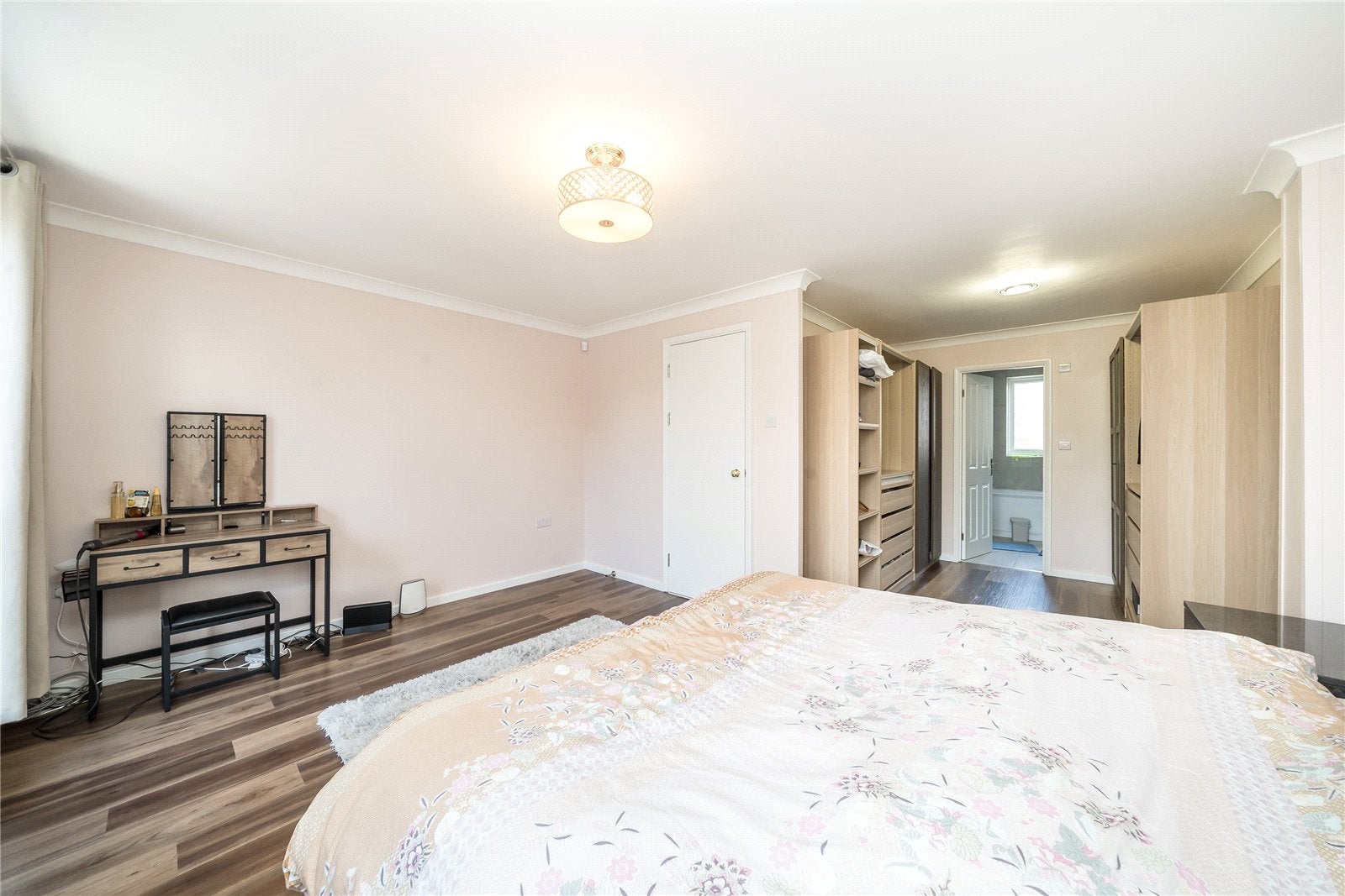 House Cookham Crescent in Greater London
