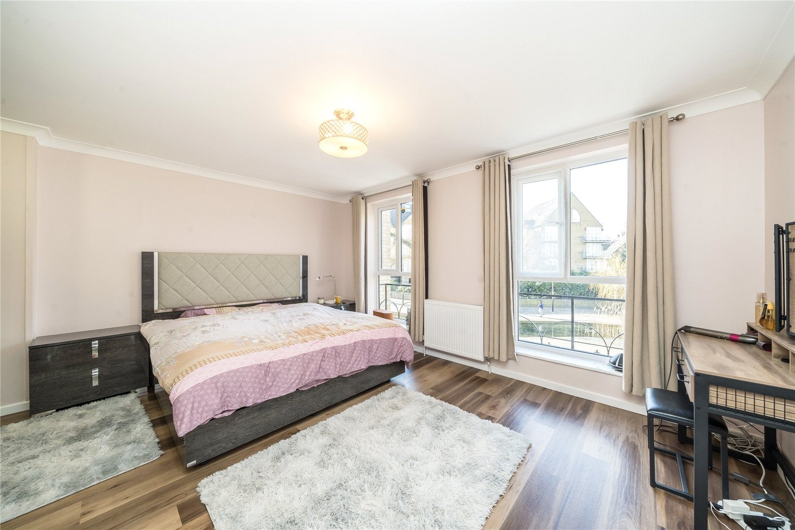 House Cookham Crescent in Greater London