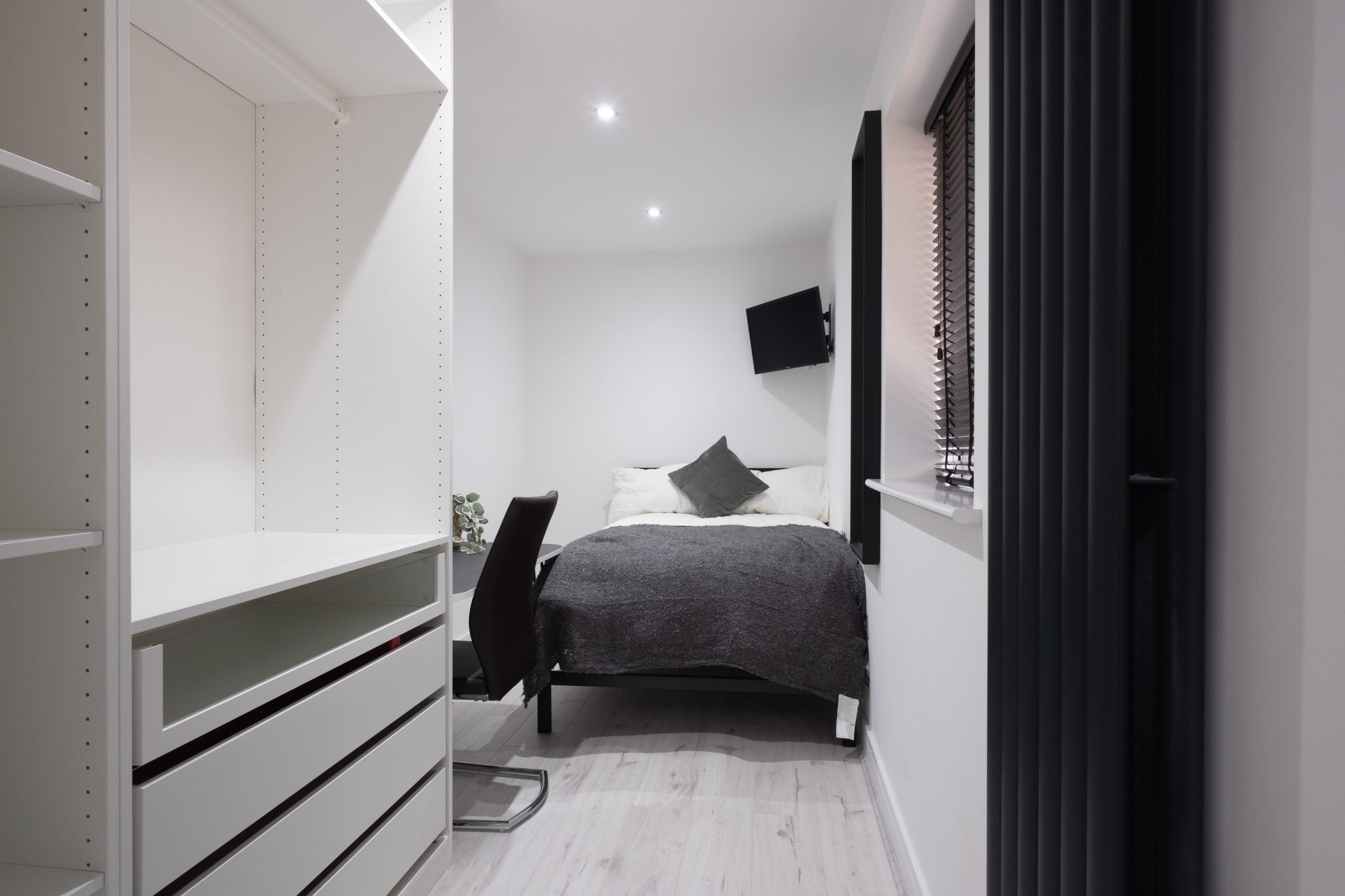 Room Dixon Street in Lincoln
