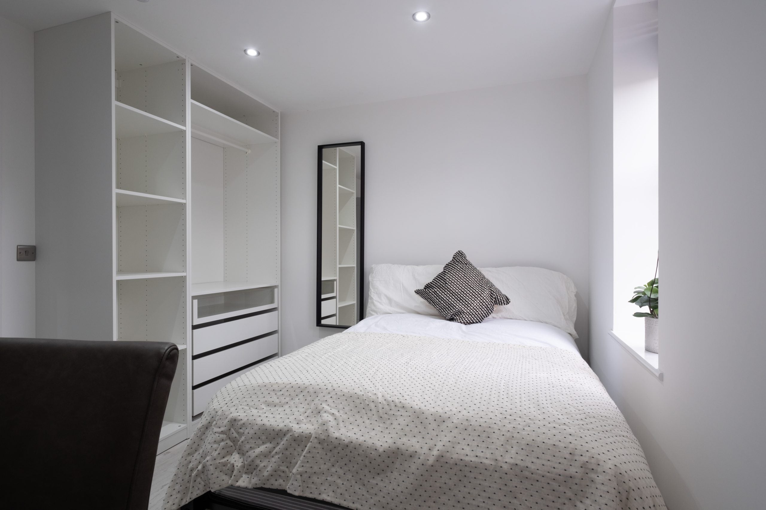 Room Dixon Street in Lincoln