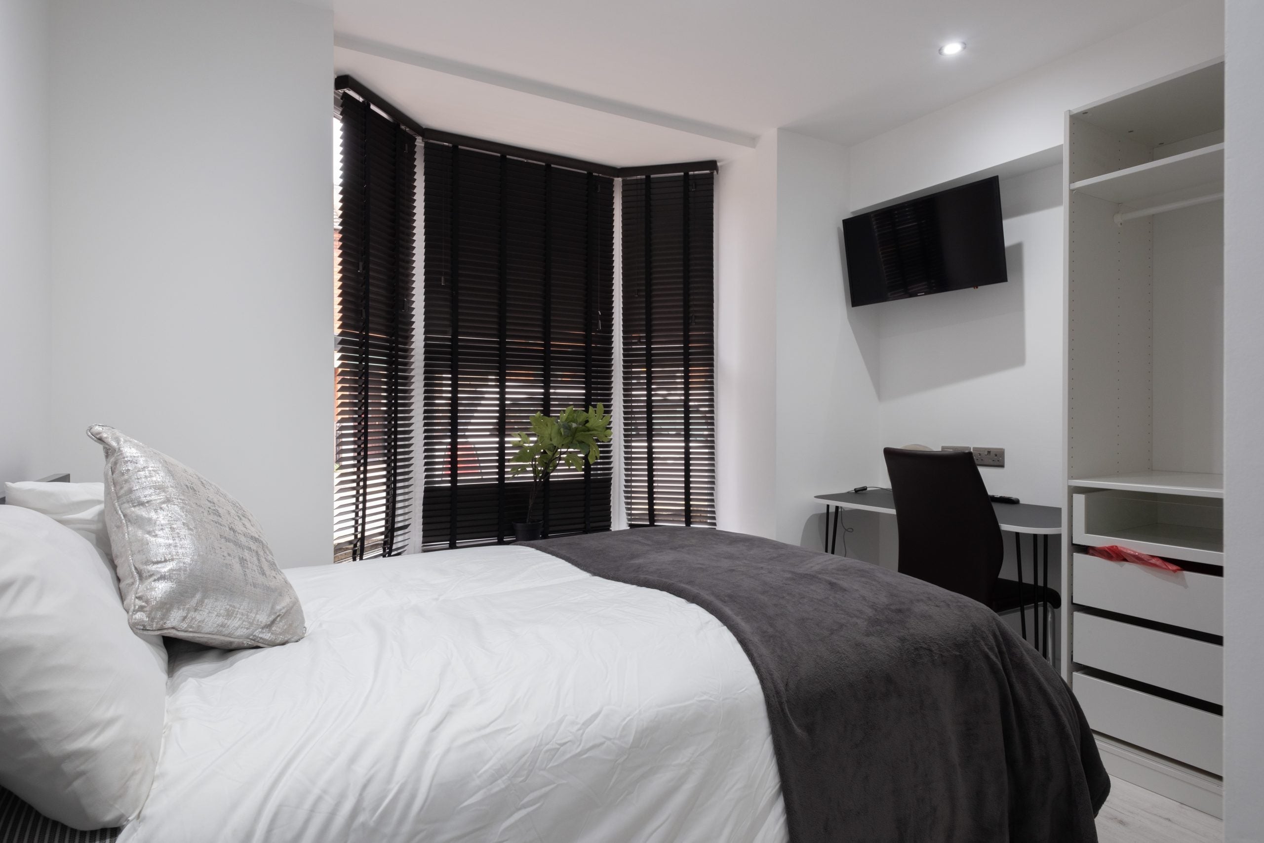 Room Dixon Street in Lincoln
