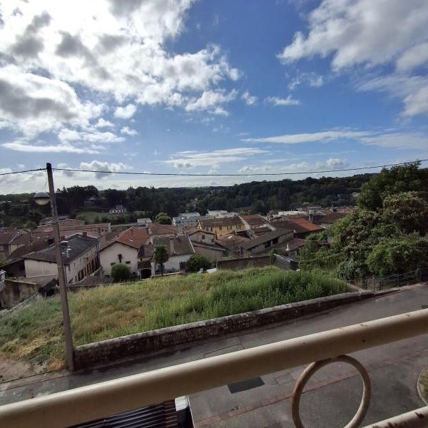 Flat Rue Halle Vieille in Roussillon