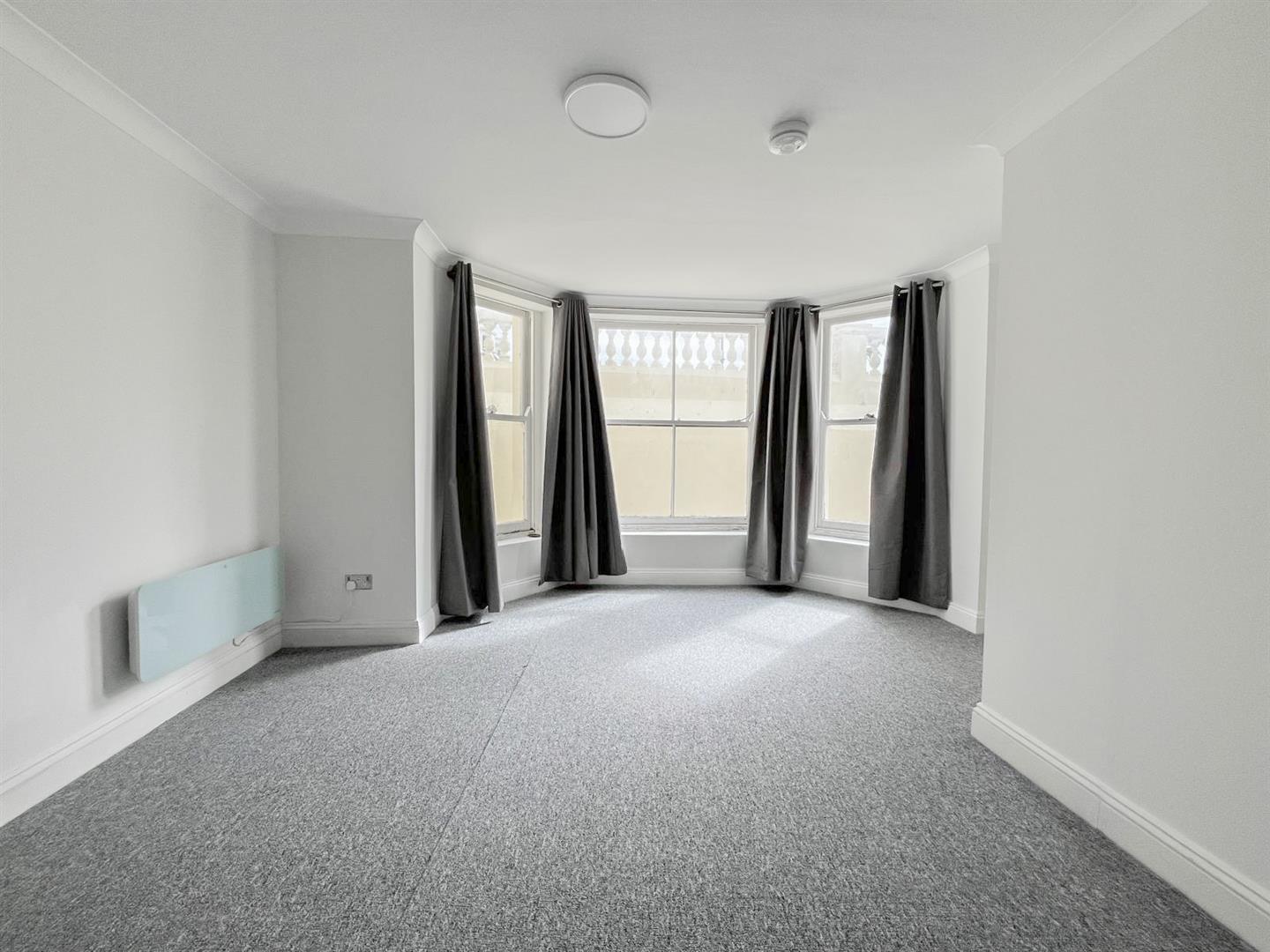 Flat Warrior Square in St Leonards
