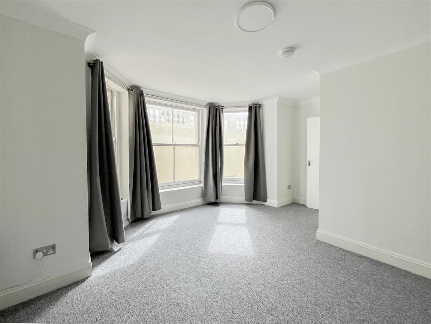 Flat Warrior Square in St Leonards
