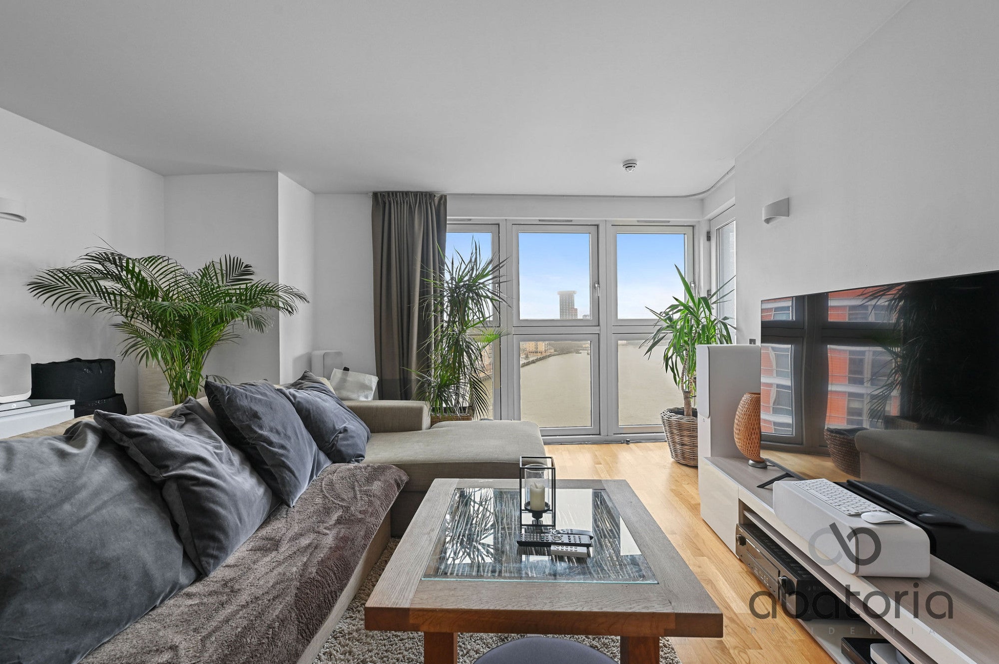 Flat Fairmont Avenue in Greater London