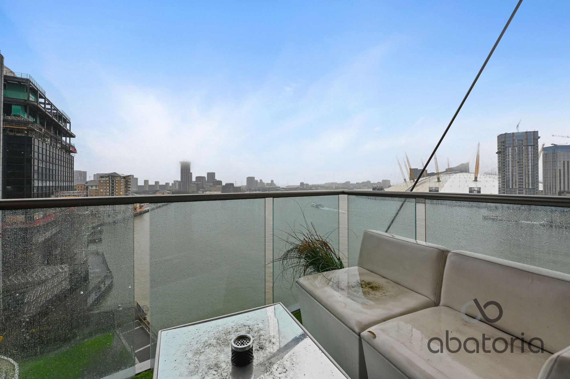 Flat Fairmont Avenue in Greater London