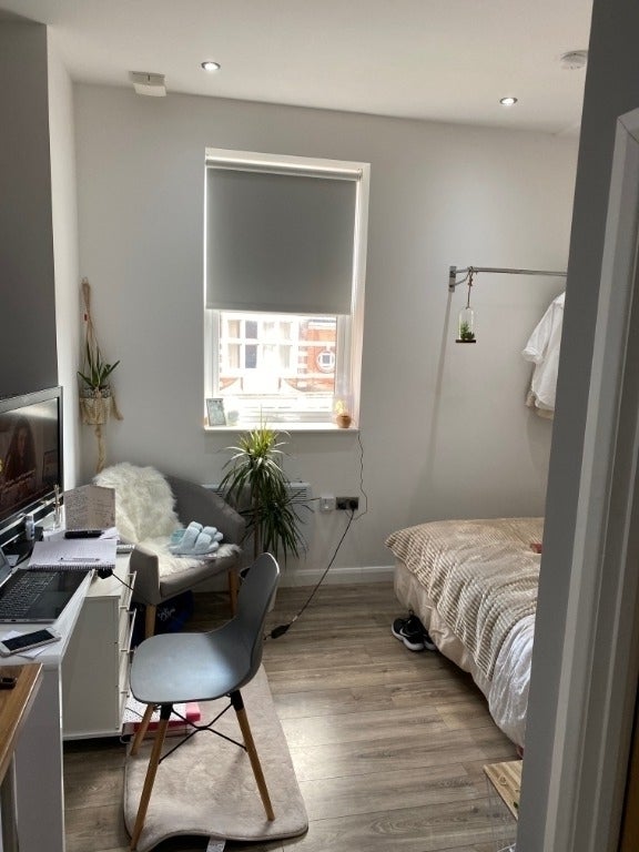 Room Lower Mounts in Northampton
