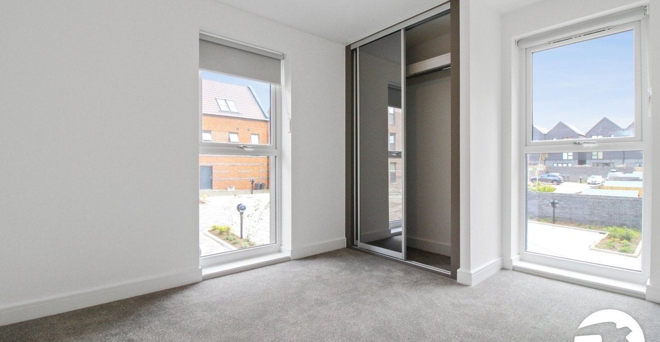 Flat Alkerden Lane in Dartford