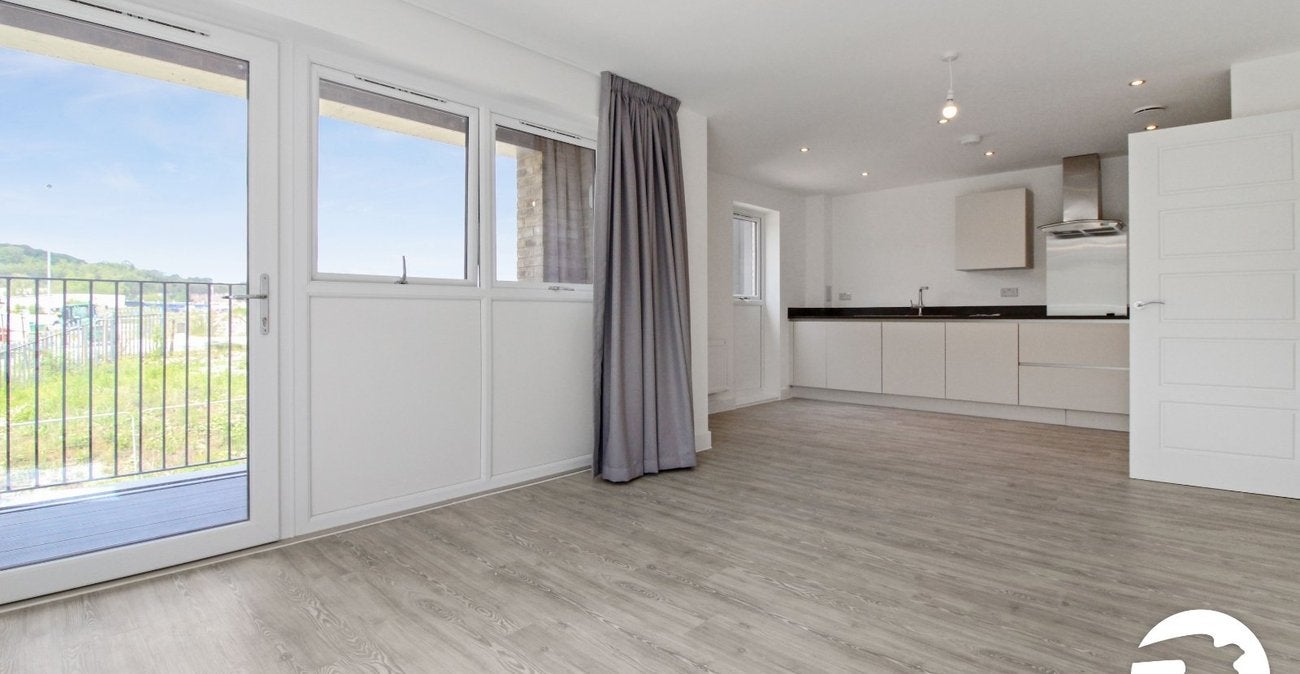 Flat Alkerden Lane in Dartford